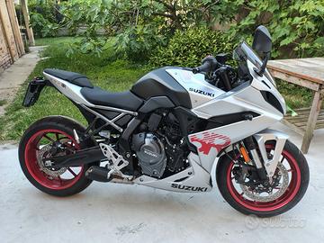 Suzuki GSX8R 