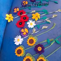 segnalibri fiori lavorati all'uncinetto 