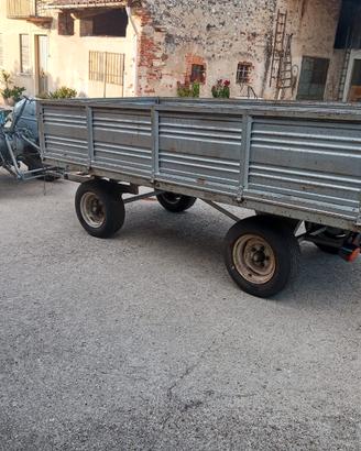  trattore con rimorchio 