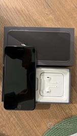 iPhone 8 Plus, Space Gray, 64GB, EarPods.