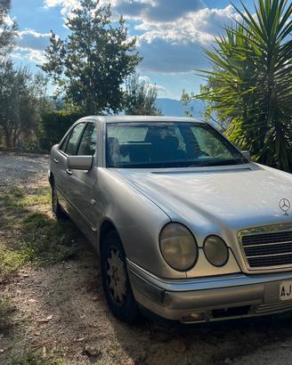 Mercedes e200 1996 W210