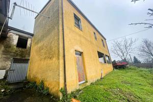 4 LOCALI A NOCERA TERINESE