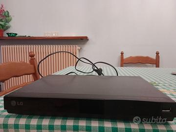 LG DVD/DivX/Cd player DP 122