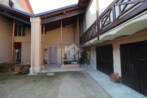 CASA SEMINDIPENDENTE A TRAVERSETOLO