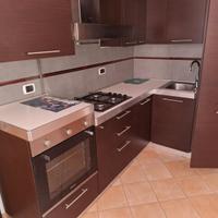 Arredamento composto da cucina soggiorno e camera