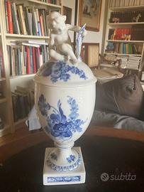 Vaso Royal Copenhagen con putto,Blue Flower n.1754
