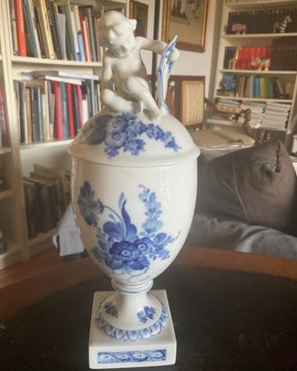 Vaso Royal Copenhagen con putto,Blue Flower n.1754