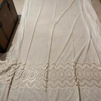 2 tende bianche con ricamo pizzo