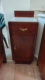Coppia di comodini vintage in legno 
