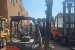 Carrello elevatore Elettrico marca Toyota 2000kg d