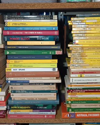 Collezione di 660 libri al miglior offerente
