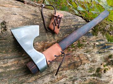 Ascia accetta bushcraft artigianale per trekking