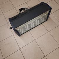 Luce strobo flash bianca.
