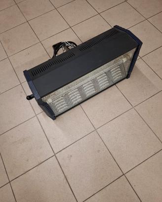Luce strobo flash bianca.