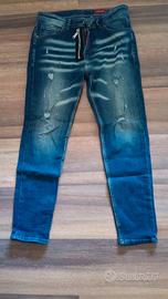 tre jeans diversi