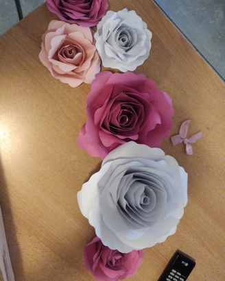 Rose di carta realizzate a mano