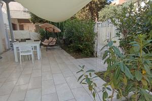 Appar. c/Giardino arredato indipendente 50mt mare