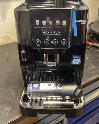 DeLonghi Nero Macchina da Caffè Automatica Magnifi