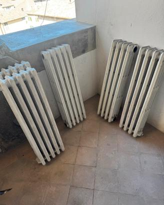 Elementi termosifoni in ghisa vintage