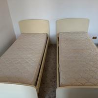 Due letti singoli + comodino