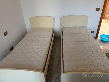 Due letti singoli + comodino