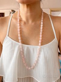 Elegante Collana Lunga con Pietre Rosa Chiaro