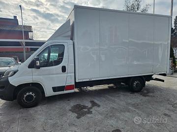 PEUGEOT Boxer 335 2.2 BlueHDi 140 S&S PL furgona