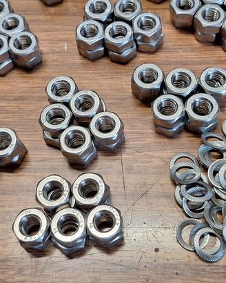 NUOVI n. 150 Dado esagonale M10 INOX A2-70