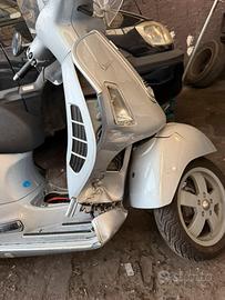 Vespa GTS 250 i.e. 2006 - incidentata - ricambi
