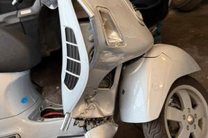 Vespa GTS 250 i.e. 2006 - incidentata - ricambi
