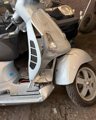 Vespa GTS 250 i.e. 2006 - incidentata - ricambi