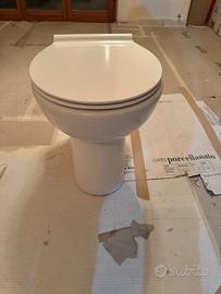 wc filo muro completo di coprivaso
