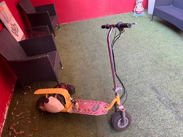 Moto pattino a motore