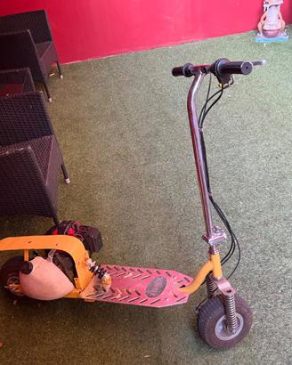Moto pattino a motore