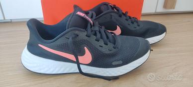 NIKE REVOLUTION 5