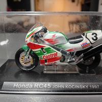 Lotto di 5 moto in scala 1/32 con bacheca