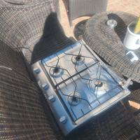 piano cottura a quattro fuochi 