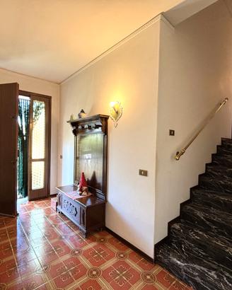 Villetta singola anni '70 con terreno edificabile