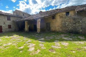 Fellicarolo Poggio rustici con colonne