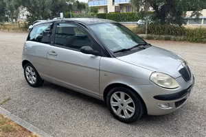 Lancia Ypsilon 1200 benz 2006 neopatentati