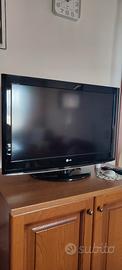 Televisore LG, larghezza cm 80 x altezza cm 58. 