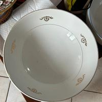 Zuppiera  dettagli in  oro