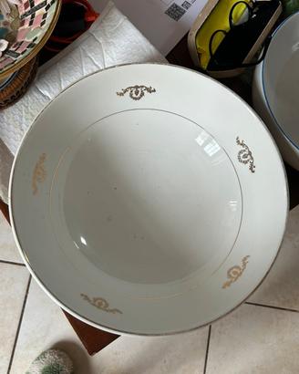 Zuppiera  dettagli in  oro