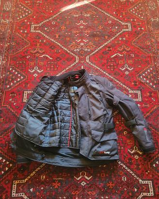 Giacca e pantaloni da moto