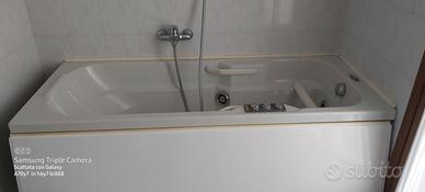 vasca idromassaggio Jacuzzi 