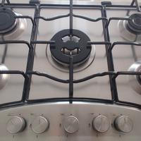 fornello 5 fuochi Ariston