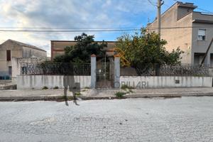 Immobile indipendente con giardino