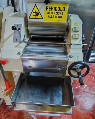 sfogliatrice semiautomatica con impastatrice