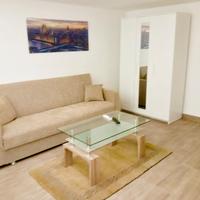 divano letto tre posti+ tavolinovetro pari a nuovo