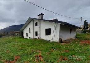 Edificio a Caltrano (VI)